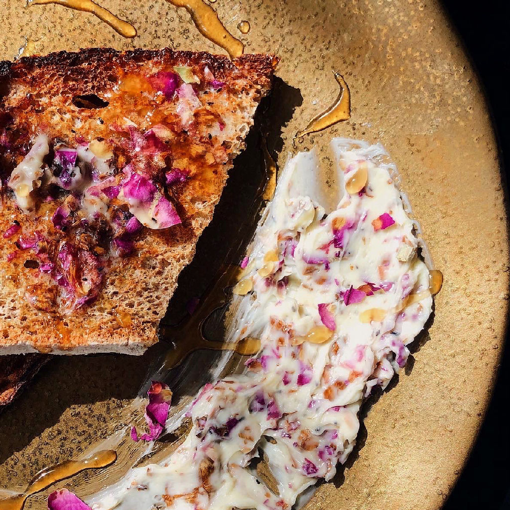 Recette de beurre à la tisane de rose de damas et au miel - Recipe for butter with Damask rose tea and honey - FloralTea