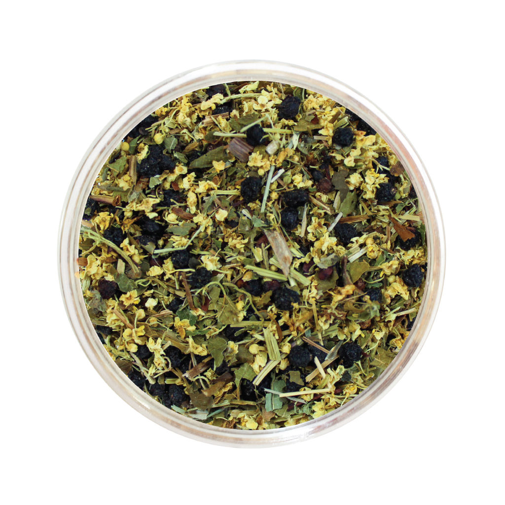 Mélange de tisane de sureau de Les thés FloralTea gourmet et santé fait à la main au Québec avec des plantes médicinales pour aider à renforcer le système immunitaire, soulager les symptômes du rhume et de la grippe et des douleurs articulaires. Végétalien, ingrédients naturels, biologiques ou sauvages, vrac ou sachet compostable.